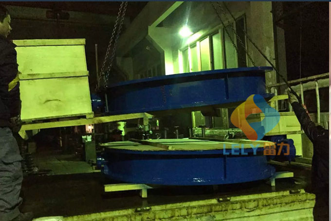 1米8大口徑的電動(dòng)高溫蝶閥裝箱圖1 1米8大口徑的電動(dòng)高溫蝶閥裝箱圖1