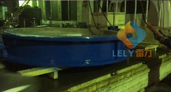 1米8大口徑的電動(dòng)高溫蝶閥裝箱圖2 1米8大口徑的電動(dòng)高溫蝶閥裝箱圖2