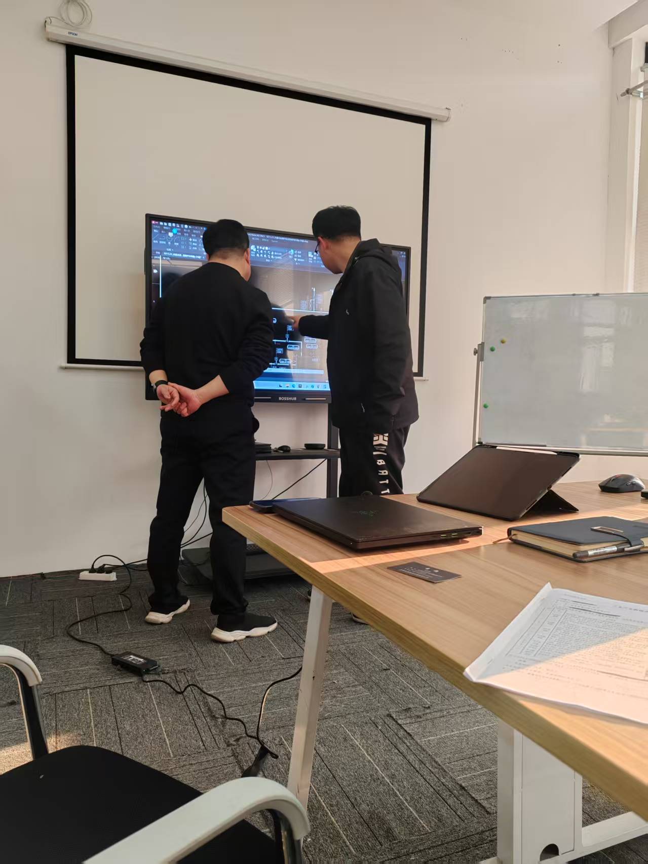 客戶來(lái)訪雷力閥門.jpg 客戶來(lái)訪雷力閥門.jpg