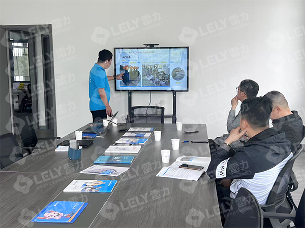 會(huì)議室.jpg 會(huì)議室.jpg